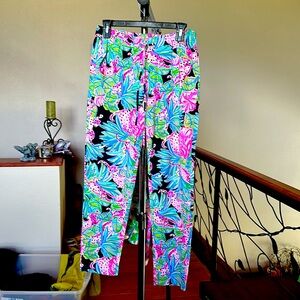 Lilly Pulitzer jacquard pants  size S gently used.